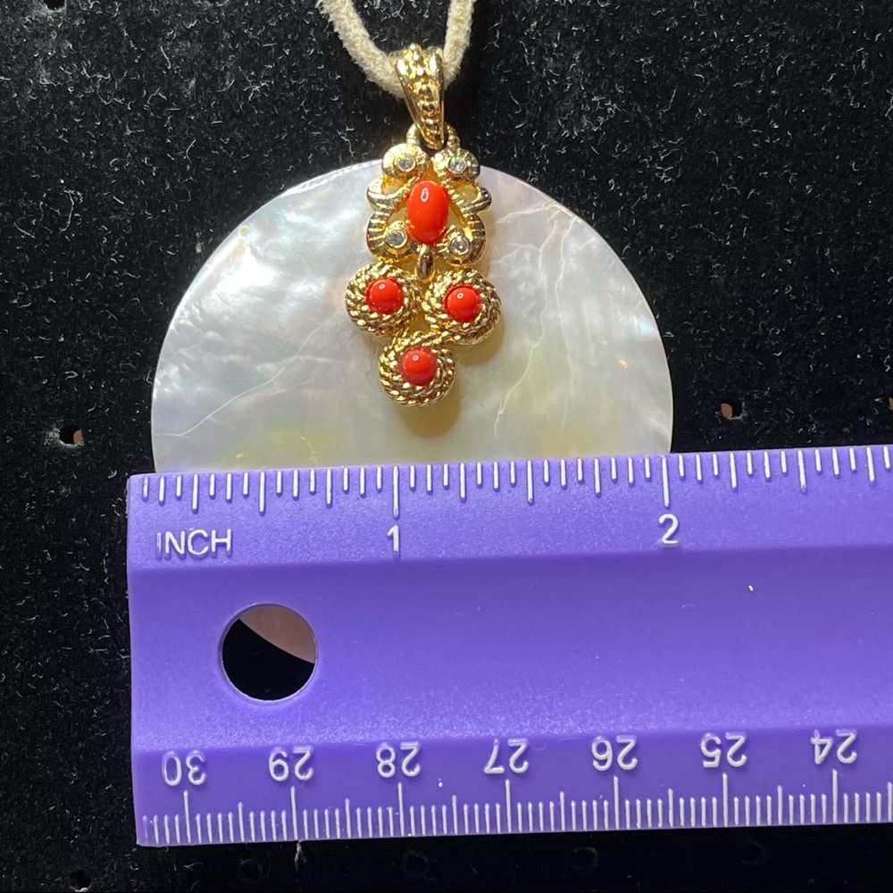 Shell Necklace - Picture 4 of 6